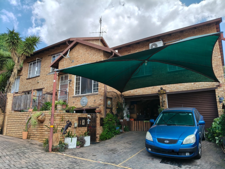 3 Bedroom Property for Sale in Safari Gardens North West